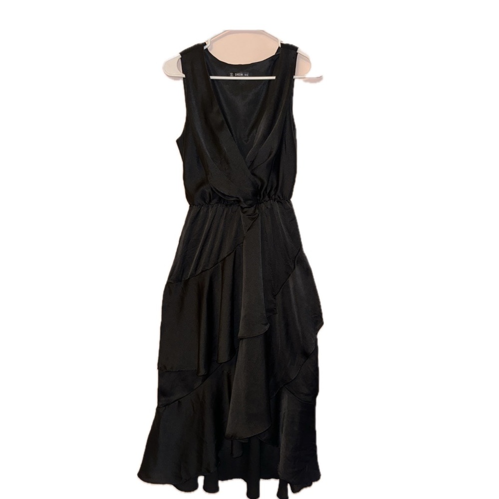 Elegant Black Sleeveless Dress